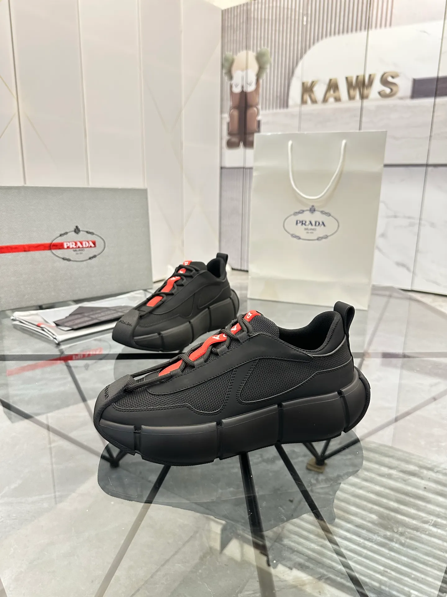 Men's shoes for sale 💰: 💰P540¥ High-end top quality Product trademark: Prada *"Prada*" low-top casual shoes Regular size: 38-45 (can be customized to 46) Product materials: upper imported first-layer cowhide spliced ​​with breathable mesh, breathable lining, cowhide foot pads, original ultra-light foam outsole. No.: 001
